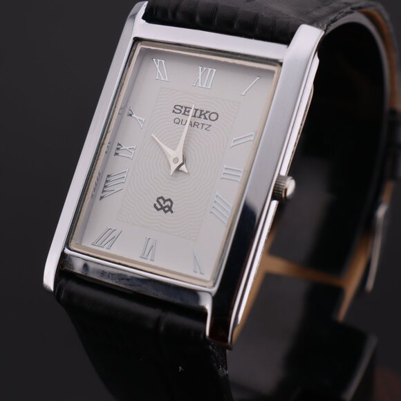 Vintage Seiko Slim Quartz Gentlemen's Wrist Watch  - FREE SHIPPING - Picture 2 of 13